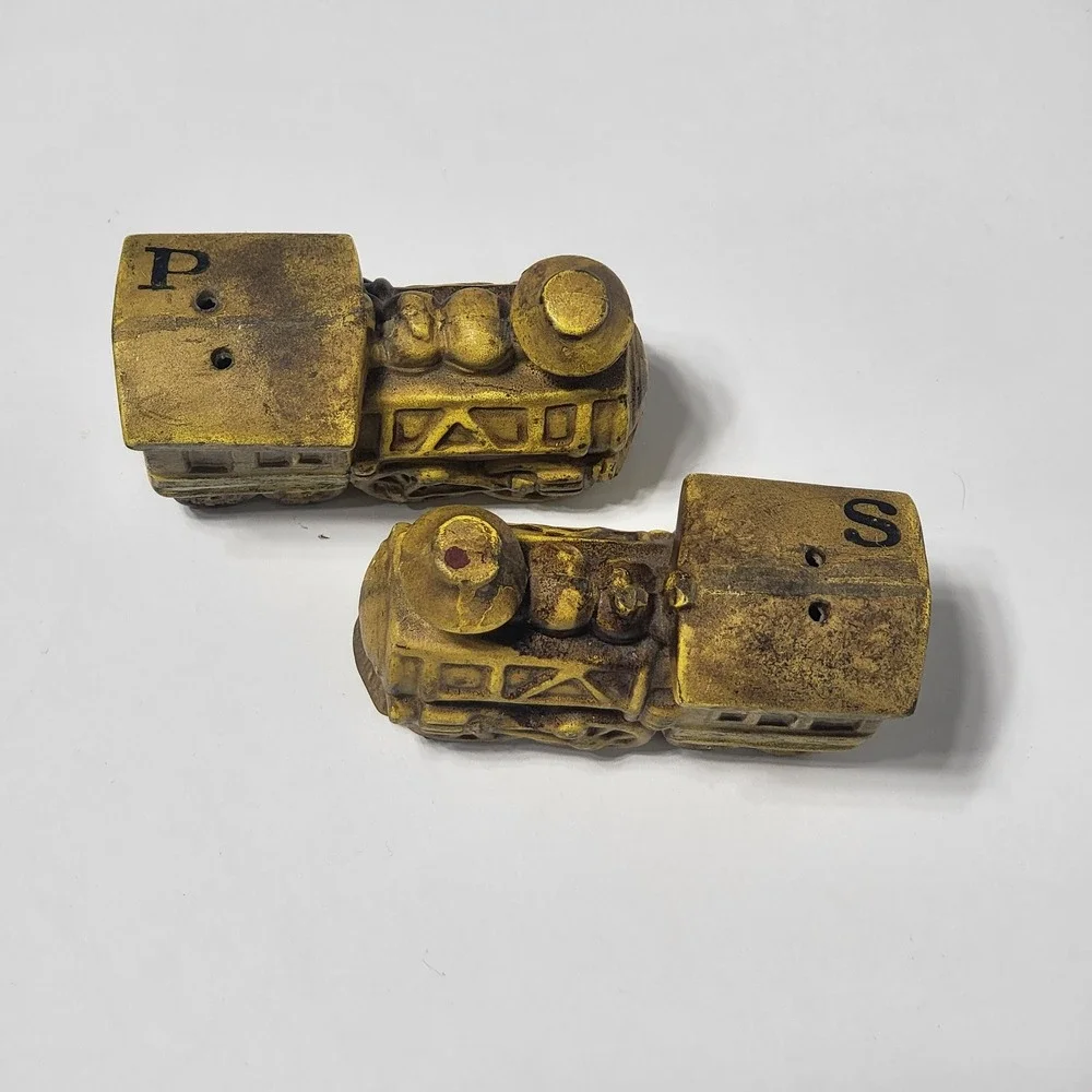 Vintage Train Engine Salt and Pepper Shakers Gold Ceramic Locomotive Made Japan*